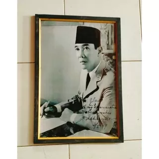 lukisan cetak bapak proklamasi Soekarno plus Bingkai ukuran 65×45