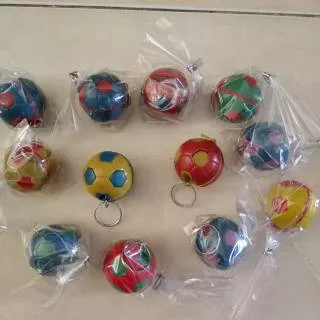 isi 50 pc Souvenir gantungan kunci bola bahan plastik