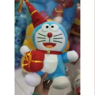 Boneka Doraemon Size M Pakai Topi Bawa Kado Boneka Doraemon Kado Size M