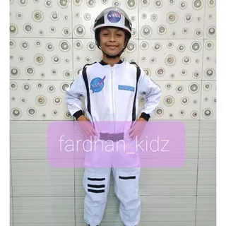 Kostum Astronot anak paud-Tk,SD warna putih pakai helm.