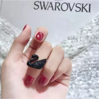 ?haiying?Swarovski Swarovski Black Swan Kalung Kristal Rantai Klavikula Asli Belanja Hadiah Ulang Tahun Pacar