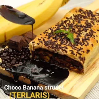 Banana strudel malang choco almond apel original strudel oleh oleh kota malang