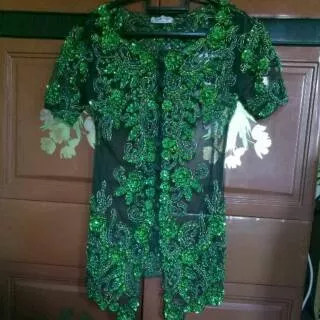 Kebaya payet hijau