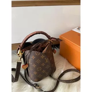 Lv serut model bunga Komplit box semioriiiUk :15 x 25 cmGrosir : 420 rb