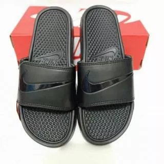 Sandal nike slop full black karet lentur benassi 39-43