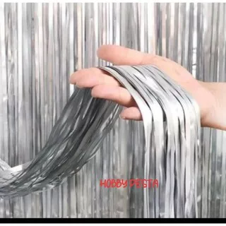 TIRAI RUMBAI DOFF SILVER / TIRAI SILVER / TIRAI RUMBAI PESTA / TIRAI RUMBAI FOIL DOFF / TIRAI FOIL DOFF / BACKDROP FOIL DOFF / CURTAIN SLINGER / FOIL FRINGE CURTAIN /  BACKGROUND DINDING ULANG TAHUN