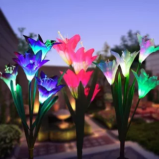 Outdoor Solar Garden Stake Lights, 1 Pack Lampu Solar Powered dengan 4 Bunga Lily, Multi-warna Mengubah LED Solar Landscape Pencahayaan Cahaya untuk Taman, Patio