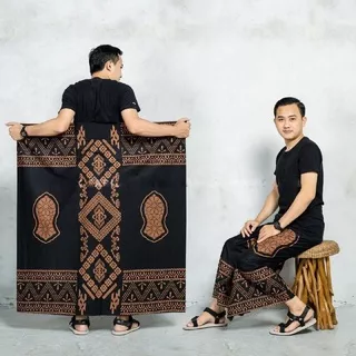 NEW TEROMPAH HITAM COKLAT SARUNG KANG SANTRI | SARUNG BATIK MOTIF | SARUNG PRIA DEWASA | AKSARA JAWA HANACARAKA|SARUNG SANTRI AZZAHIR SARUNG PRIA GUS AZMI HIGH EKLUSIVE PALEKAT NU GUNUNGAN WAYANG VESPA ALL KAIN SARUNG KATUN PRIMA SUPER ADEM batik usman