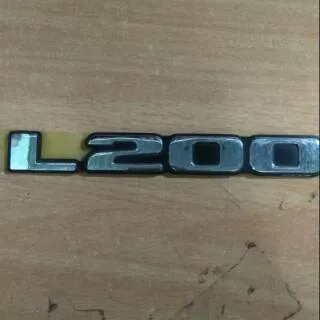 Emblem L200 dipintu Bak Mitsubishi L200 Triton
