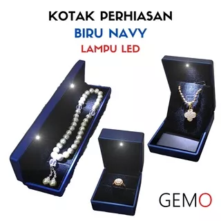 Kotak Perhiasan Berlampu Warna Biru Navy Set / Cincin / Liontin / Gelang / Kalung Koye / Jewelry Box Tempat Perhiasan Lampu LED Murah Cocok Untuk Gift / Hadiah, Lamaran, Mahar Pernikahan, Hantaran Tunangan, Seserahan Pernikahan