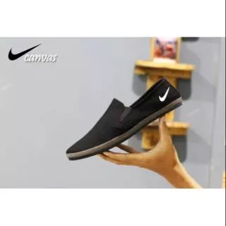 Sepatu Slip On Two Hole Anyam Tetris BS158 BS159 BS160 BS161 BS246 Pria Nike Slip On Hitam Lis Putih