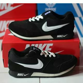 SEPATU NIKE MD RUNNER/HITAM LOGO PUTIH/CASUAL SPORT/NIKE WAFFLE TRAINER