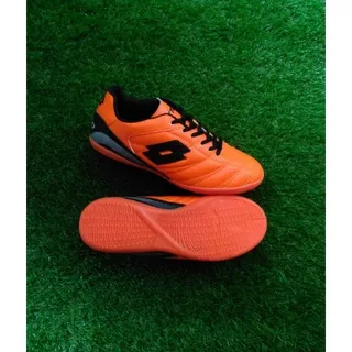 sepatu futsal LOTTO