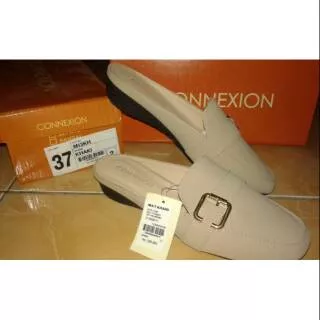 Sepatu sandal connexion