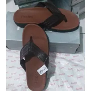 Sandal fladeo pria