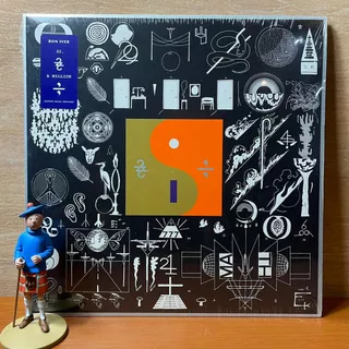 PIRINGAN HITAM / VINYL Bon Iver - 22 A Million