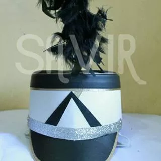 Topi drumband kombinasi hitam putih