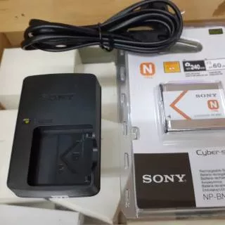 Charger dan baterai kamera digital sony W 800 W810 W830. w610 w710 kualitas bagus