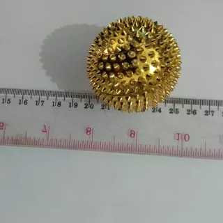 alat kesehatan bola duri magnet warna emas 5.5 cm terapi pijat