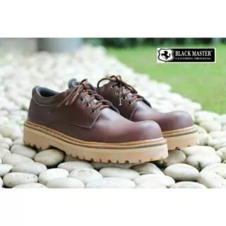 SEPATU BOOTS BLACK MASTER UG LOW UJUNG BESI