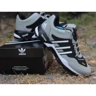 Adidas terrex boost / adidas terrex murah / sepatu tracking murah