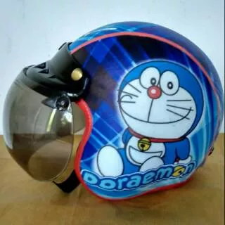 Helm anak bogo tanggung Doraemon