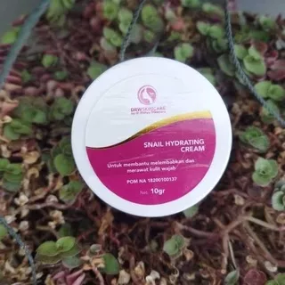 Drw skincare snail hydrating cream/ snail moisturizer cream/krim pelembab wajah, cocok untuk glowingkan wajah, lembabkan wajah kering dan sembuhkan wajah memerah.