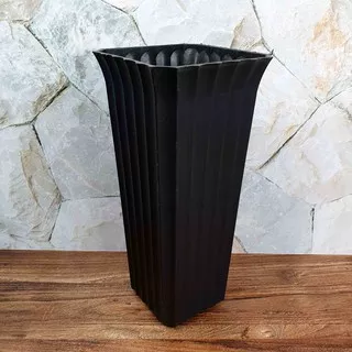 VAS PLASTIK HITAM TINGGI 25 cm/ POT BUNGA PLASTIK/ Vas Pita Kerut