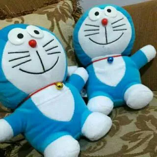 Boneka doraemon size L