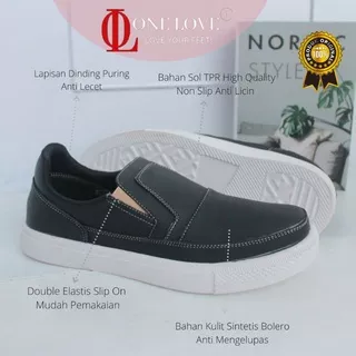 Sepatu Sneakers Pria Warna Hitam One Love Original Sepatu Sneker Cowok Tanpa Tali Slip On Pria Sepatu Laki-Laki Keren Elegant Simple Bahan Kulit Sintetis Import Kualitas Premium Anti Mengelupas Ringan Empuk Nyaman Dipakai Sol Karet TPR Anti Slip