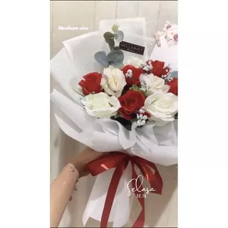 Red + White Roses medium