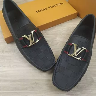 SEPATU LOAFERS LOUIS VUITTON KOTAK BESAR KULIT SUEDE