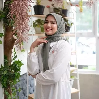 Hijab Deenay Liza Grey Shades/ Jilbab Square Bahan Voal