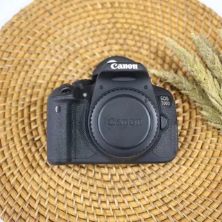 Canon eos 700d SC 1rb body aja/ body only like new