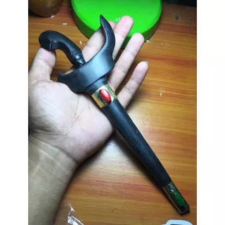 Keris Kuno Hitam langka dengan batu permata merah dan hijau