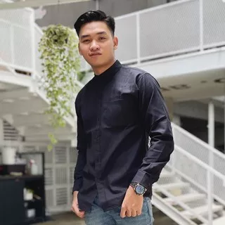 KENAL STAN Basic Long Sleeve - Black [ Kemeja Lengan Panjang Pria Kerah Ciangi Slim Fit ]