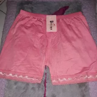 Celana Short Wanita Model Renda