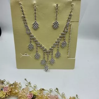 kalung pesta