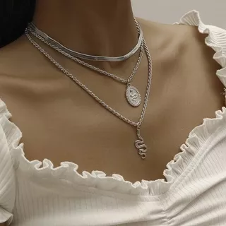 Fashion Retro Bentuk Ular Liontin Kalung Multilayer Perhiasan Wanita Rantai Tulang Ular Perak Yang Dipersonalisasi