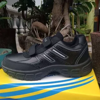 sepatu anak sekolah