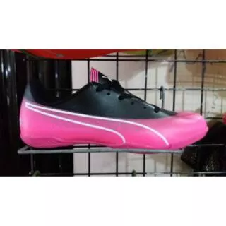 Sepatu futsal puma