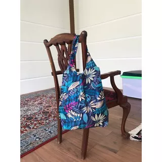 Foldable Tote Bag Tas Lipat Belanja Travel Busui Motif Bunga / Tumbuhan Warna Biru Navy Daun