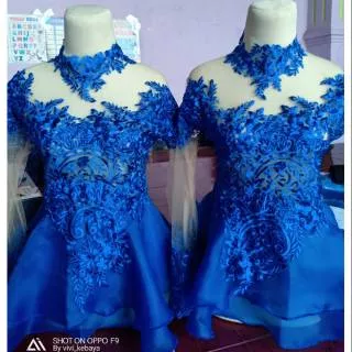 Kebaya biru elektrik