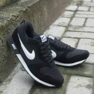 Nike md runner / Hitam putih / Nike wffle trainer