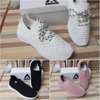 Sepatu Sneakers Cewek / Sepatu Sport Wanita / Sepatu Olahraga Warna Pink / Hitam / Putih / 15