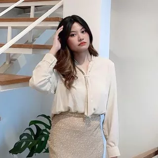 Moon Blouse - amiamo Atasan Blus Wanita Korean Style Lengan Panjang Kerah Ribbon Cream