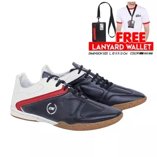 Catenzo Sepatu Futsal Pria Original Kulit Sintetis Hitam Putih GRATIS LANYARD WALLET NS 093