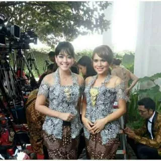 SET KEBAYA BALI MODIFIKASI MODERN