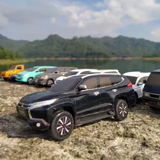 Diecast Miniatur Mobil Pajero Sport 2019 Hitam