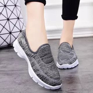 SKECHERS - Sepatu Line Jalan Santai, olahraga ringan